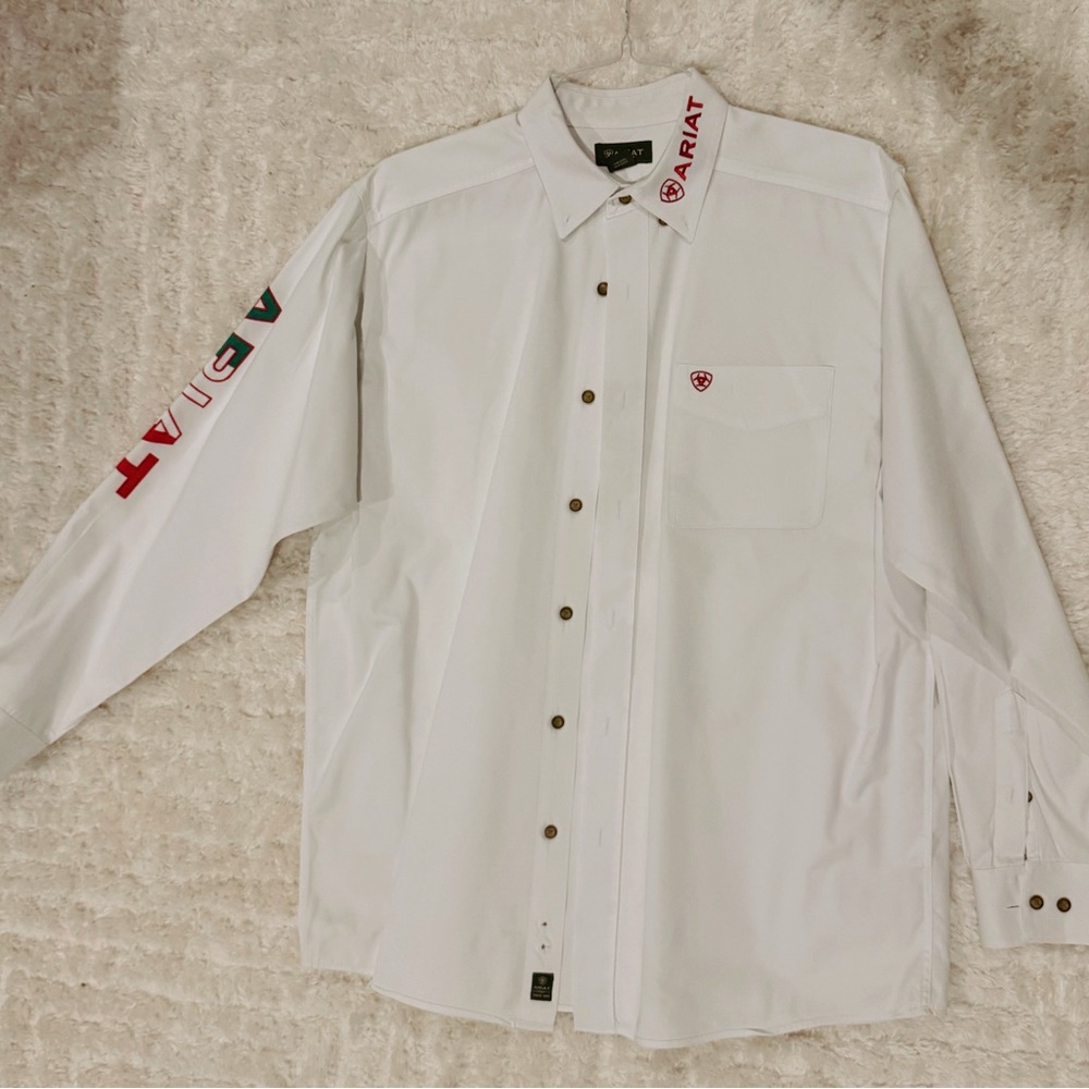 Ariat White Casual Button Down Shirt with Classic Collar